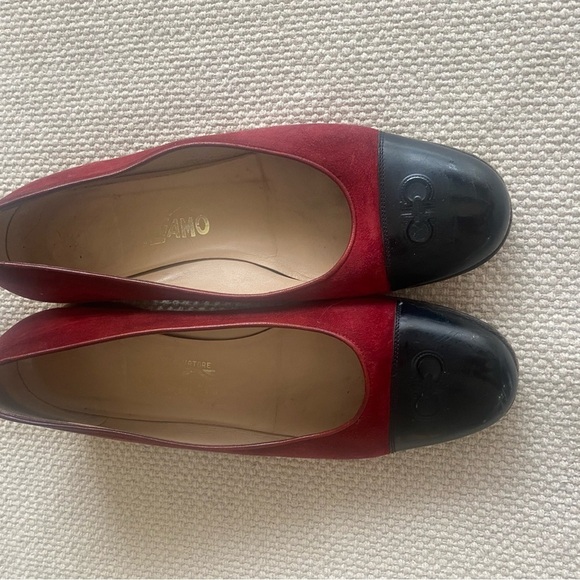 Vintage Ferragamo Dark Red Suede Flats Black Cap Toe Rounded Toe Size 9.5 - Picture 1 of 7